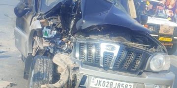 سنگم بجبہاڑہ میں محبوبہ مفتی کی گاڑی کو حادثہ | پی ڈی پی صدربال بال بچ گئیں،ڈرائیورزخمی