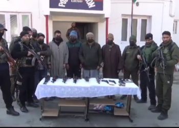 کپواڑہ پولیس نے 5 ملی ٹینٹ معاونین کو اسلحہ سمیت گرفتارکرنے کا دعویٰ کیا