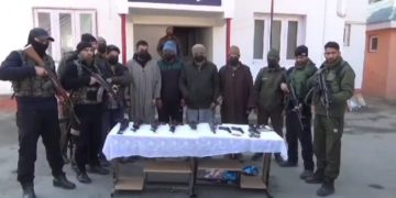 کپواڑہ پولیس نے 5 ملی ٹینٹ معاونین کو اسلحہ سمیت گرفتارکرنے کا دعویٰ کیا