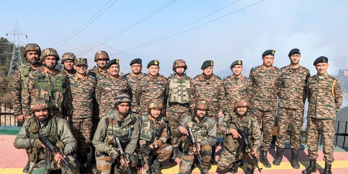 فوج کی شمالی کمان کے سربراہ کا پونچھ سیکٹر کا دورہ، آپریشنل تیاریوں کا جائزہ لیا
