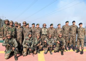 فوج کی شمالی کمان کے سربراہ کا پونچھ سیکٹر کا دورہ، آپریشنل تیاریوں کا جائزہ لیا