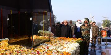 لیفٹیننٹ گورنر منوج سنہا نے جموں میں بلیدان استمبھ پر خراج عقدیت پیش کی