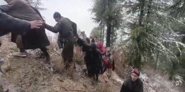 اوڑی میں گاڑی گہری کھائی میں جاگری 8 مسافر جاں بحق، 6 دیگر زخمی ، علاقے میں قیامت صغریٰ بپا