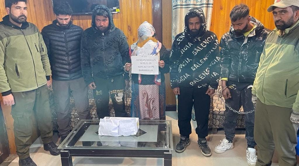 بارہمولہ میں خاتون سمیت 5 منشیات فروشوں ،ممنوعہ اشیاء برآمد