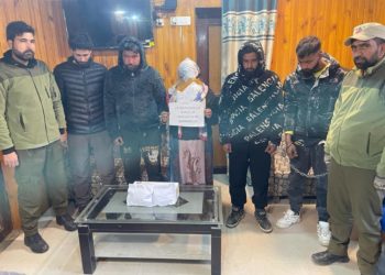 بارہمولہ میں خاتون سمیت 5 منشیات فروشوں ،ممنوعہ اشیاء برآمد