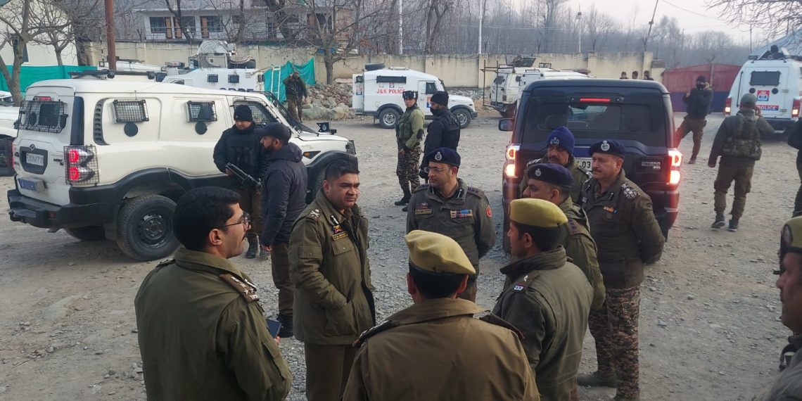 آئی جی پی کشمیر کا اونتی پورہ  کا دورہ؛پولیس ارار ں کاجامع معائنہ