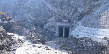 جموں و کشمیر میں رتلے پن بجلی پروجیکٹ کے تحت دریائے چناب کا کامیابی سے رخ موڑا گیا
