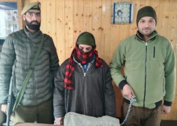 گاندربل میں منشیات فروش کے گھر پر چھاپہ، ممنوع نشیلی اشیاء برآمد :پولیس