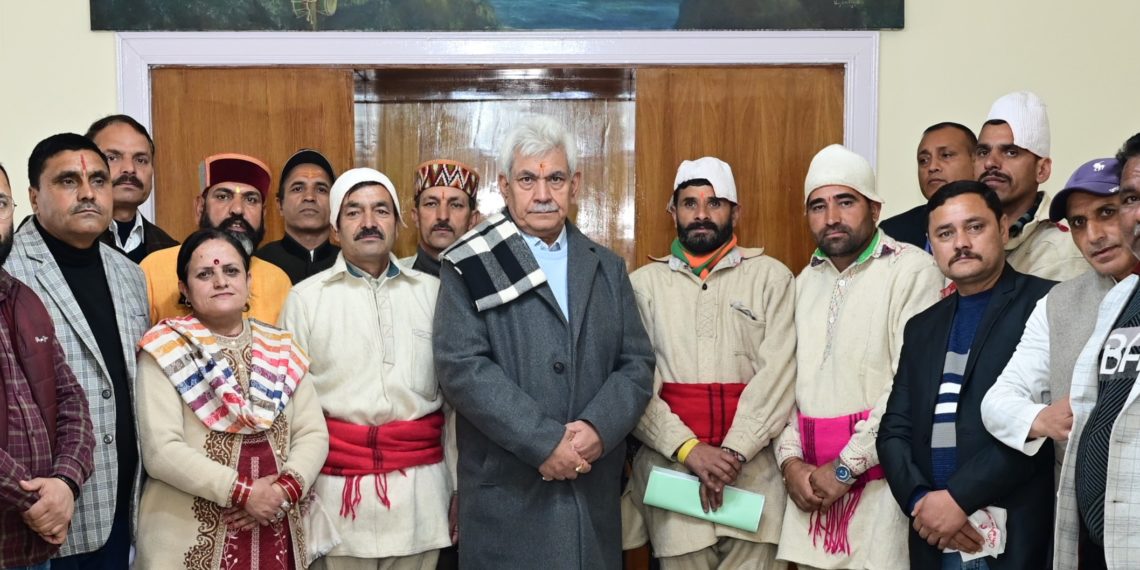پڈاری قبیلہ کے 20 رُکنی وفدکی لیفٹیننٹ گورنر سے ملاقات