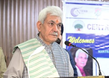 فضائی آلودگی سے نمٹنے کیلئےباہمی تعاون اور تال میل کی ضرورت ہے۔ لیفٹیننٹ گورنر