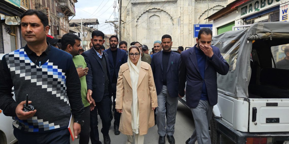 ڈاکٹر درخشاں اندرابی نے تاریخی پتھر مسجد کمپلیکس کا دورہ کیا