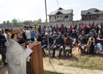 مساجد تک خواتین کی رسائی کے بغیرمعاشرے میں حقیقی تبدیلی ناممکن:میر واعظ عمر فاروق