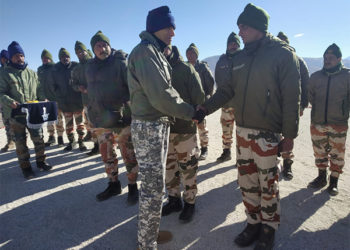 ایئر مارشل نے مشرقی لداخ میں فارورڈ پوسٹوں کا دورہ کیا