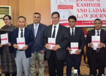 چیف جسٹس نے جموں وکشمیر او رلداخ یوٹیز کا پہلا لأ جریدہ جاری کیا