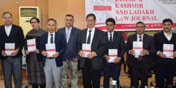 چیف جسٹس نے جموں وکشمیر او رلداخ یوٹیز کا پہلا لأ جریدہ جاری کیا