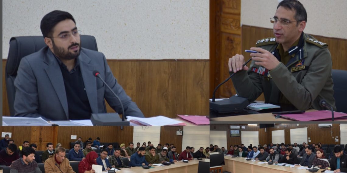 ڈسٹرکٹ الیکشن آفیسر بڈگام نے آئندہ لوک سبھا 2024 کے اِنتخابات کی تیاریوں کا جائزہ لیا