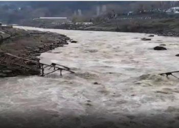 اوڑی میں تین مزدور کام کے دوران دریاء میں بہہ گئے