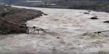 اوڑی میں تین مزدور کام کے دوران دریاء میں بہہ گئے