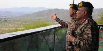 فوجی سربراہ کا جموں دورہ، اکھنور سیکٹرمیں فوج کی تیاریوں کا جائزہ لیا