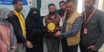 کشمیر کی ’بلڈ وومن‘ نے 2012 سے 2024 تک 35 پِنٹس عطیہ کئیں