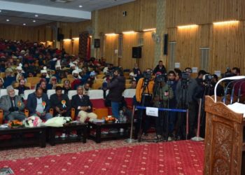 لیفٹیننٹ گورنر اور مرکزی وزیرماہی و مویشی پروری نے سکاسٹ کشمیر میں ٹیکنالوجی ایگزبیشن کم سیڈ میلے کا اِفتتاح کیا