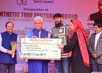 ایل جی منوج سنہا نے قومی اور بین الاقوامی مقابلوں کے تمغے جیتنے والےکھلاڑیوں کو استقبالیہ دیا