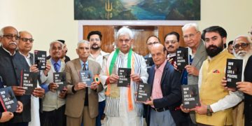 لیفٹیننٹ گورنر نے آئی ڈی سونی کی کتاب’’ پُر اَمن زندگی کیسے گزاریں‘‘کا اجرأ کیا