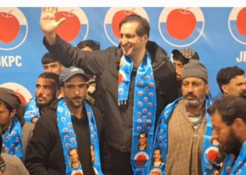 سجاد لون کا درگمولہ کے سینکڑوں سماجی و سیاسی کارکنوں کو پی سی میں شامل ہو نے پر خیر مقدم