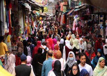 عیدالفطر کے قریب آتے ہی کشمیر بھر کے بازاروں میں رونق بڑھی