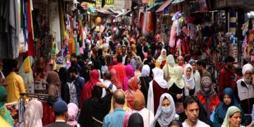 عیدالفطر کے قریب آتے ہی کشمیر بھر کے بازاروں میں رونق بڑھی