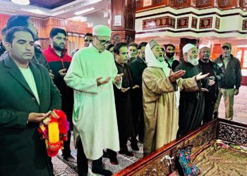 عمر عبداللہ کی چرار شریف میں حاضری