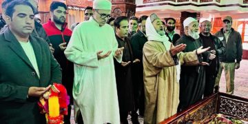 عمر عبداللہ کی چرار شریف میں حاضری
