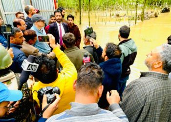 عمر عبداللہ کا ہندوارہ، کپوارہ اور سوپور کے سیلابی علاقوں کا تفصیلی دورہ