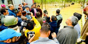 عمر عبداللہ کا ہندوارہ، کپوارہ اور سوپور کے سیلابی علاقوں کا تفصیلی دورہ