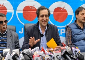 میں الطاف بخاری سے اپیل کرتا ہوں کہ وہ شمالی کشمیر میں اپنا امیدوار کھڑا نہ کرے: سجاد لون