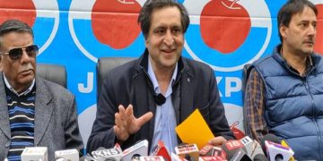 میں الطاف بخاری سے اپیل کرتا ہوں کہ وہ شمالی کشمیر میں اپنا امیدوار کھڑا نہ کرے: سجاد لون