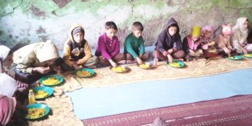 مڈے ڈے میل پکانے والی خواتین کی حالت زار