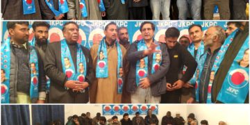 سجاد لون کی بڈگام اور بیروہ ے سینکڑوں سماجی و سیاسی کارکنوں کی پی سی میں شمولیت کا خیر مقدم
