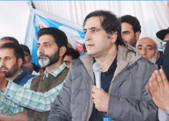مخالفین پر منفی لیبل لگانے کی عادت سے باہر نکلیں اور اپنے اندر جھانکیں:سجاد لون