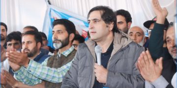 مخالفین پر منفی لیبل لگانے کی عادت سے باہر نکلیں اور اپنے اندر جھانکیں:سجاد لون