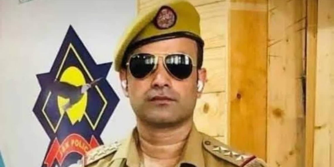 رشوت خوری کے الزام میں پولیس انسپکٹر اعظم خان گرفتار