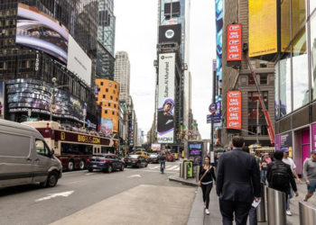 نیویارک کے ٹائمز سکوائر میں سعودی و عراقی سنگرز کی پرموشن