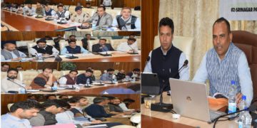 چیف الیکٹورل آفیسر نے سری نگر پی سی میں زیادہ ووٹروں کے ٹرن آؤٹ کو یقینی بنانےکی ضرورت پر زور دیا