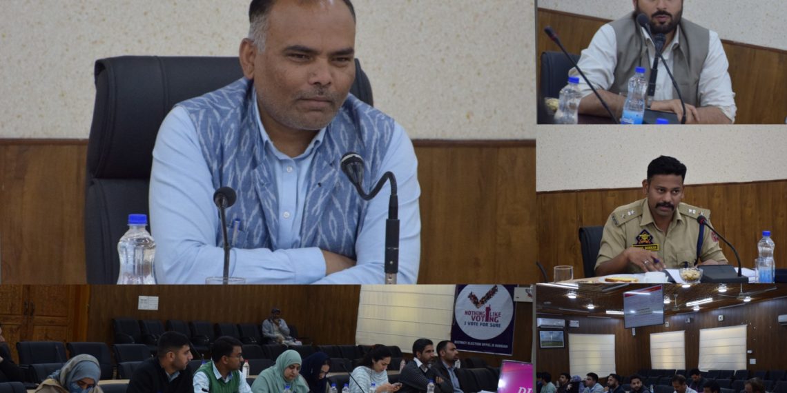 چیف الیکٹورل آفیسر نے بڈگام کا دورہ کر کے ضلع میں اِنتخابی تیاریوں اور اِنتظامات کا جائزہ لیا