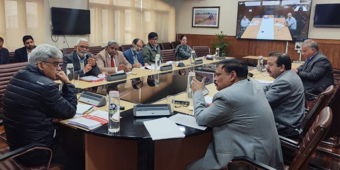 چیف سکریٹری نے کلسٹر یونیورسٹیوں جموں، سری نگر کے مسائل کا جائزہ لیا