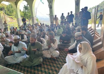 ڈاکٹر درخشاں نے بابا غلام شاہ بادشاہ کے مزار پر امام کانفرنس سے خطاب کیا