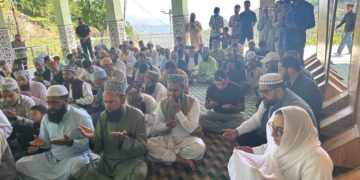 ڈاکٹر درخشاں نے بابا غلام شاہ بادشاہ کے مزار پر امام کانفرنس سے خطاب کیا