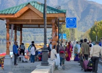  10 لاکھ سے زائد سیاحوں کی آمد کے ساتھ کشمیر کی سیاحت میں اضافہ ہوا