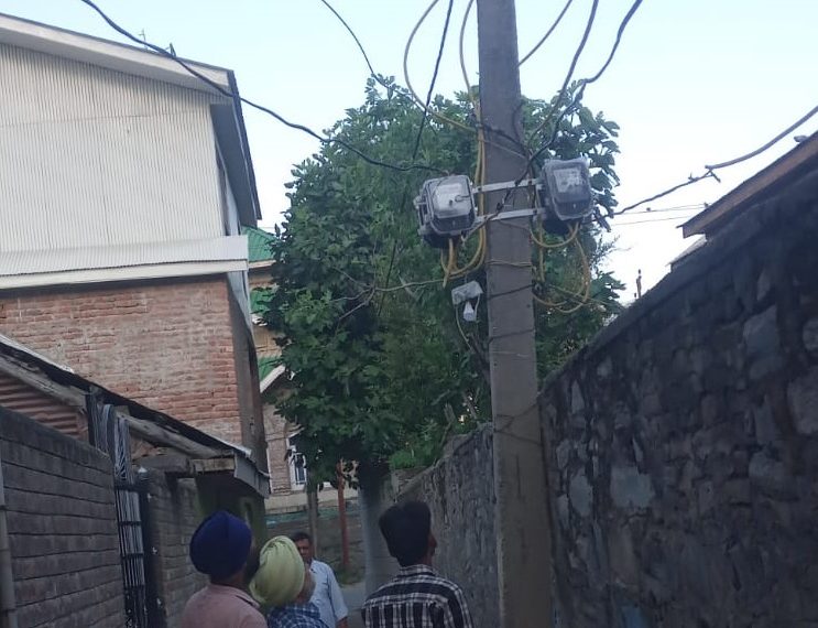 کے پی ڈِی سی ایل نے صارفین کو ہُکنگ اور میٹر بائی پاسنگ کرنے پر نوٹسز جاری کیں