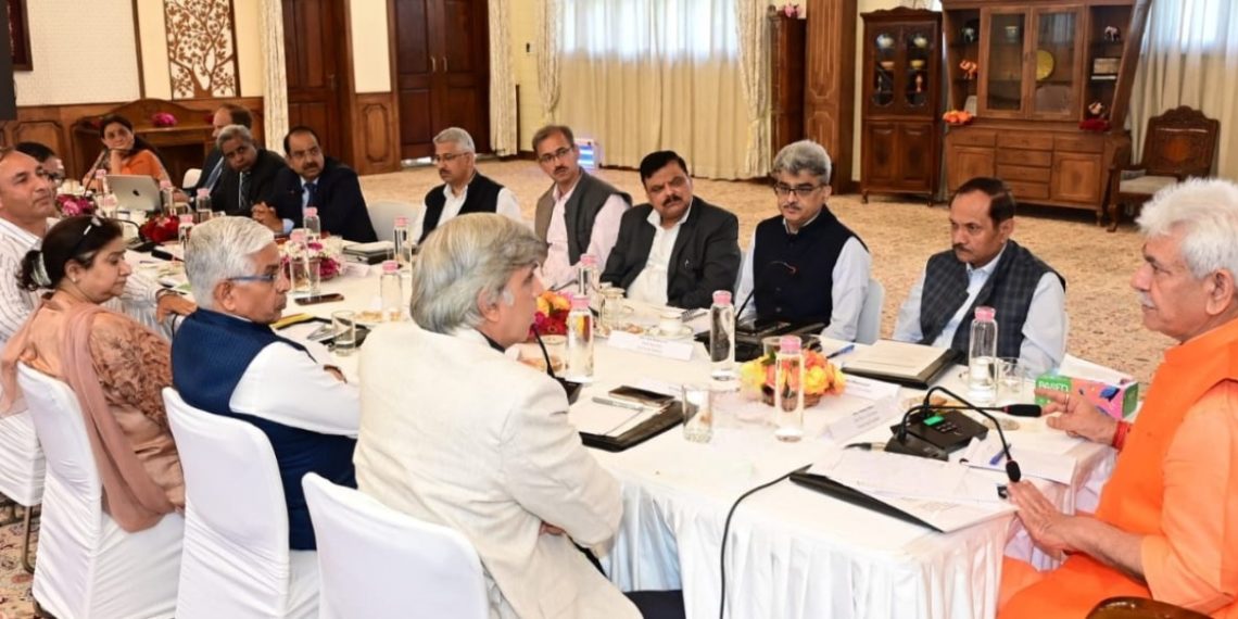 ہمیں معاشرے کی خدمت میں اِنسانی صلاحیتوں کو عملی جامہ پہنانے پر توجہ مرکوز کرنی چاہئے۔ لیفٹیننٹ گورنر